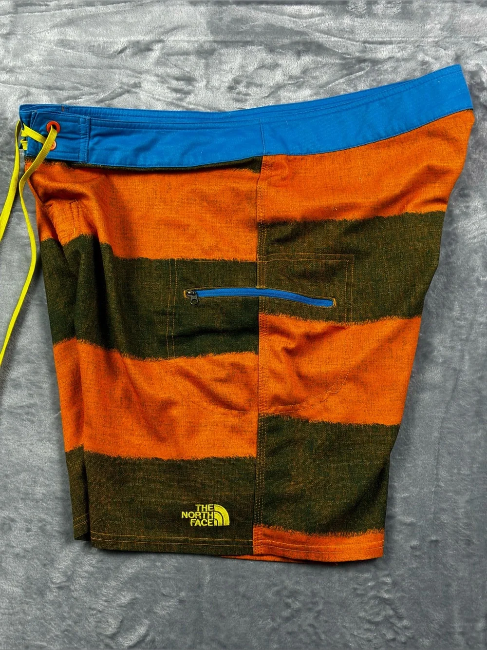 North Face Olas Board Shorts Size 36 Striped 9” Inseam Stretch Zip Pocket CMB9